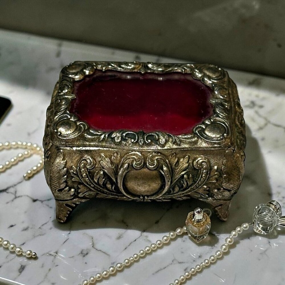 VTG Rococo Footed Metal Ornate Raised Scrolling Leaves Trinket Box Red Velvet